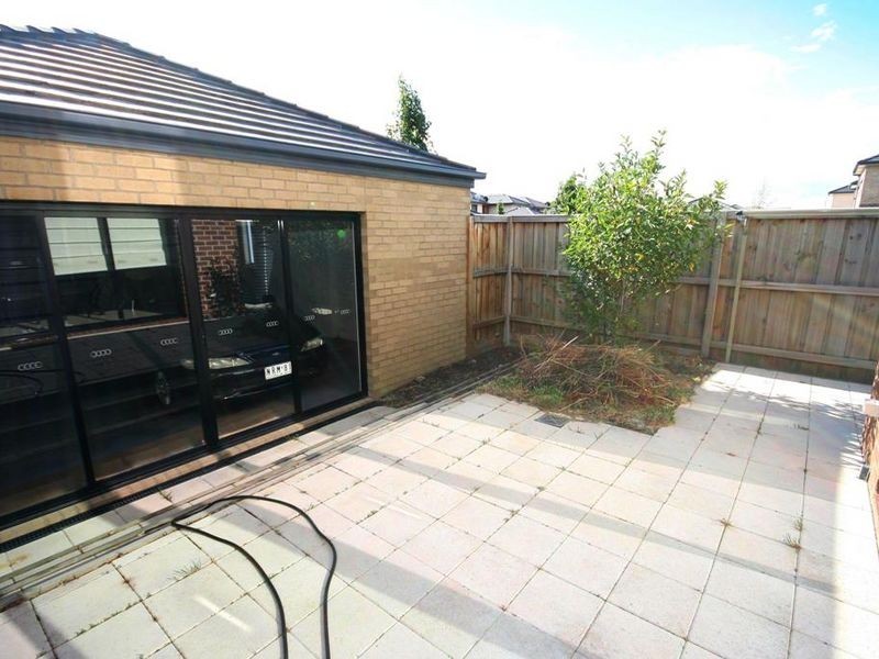 13 Evergreen Blvd, Clayton South VIC 3169