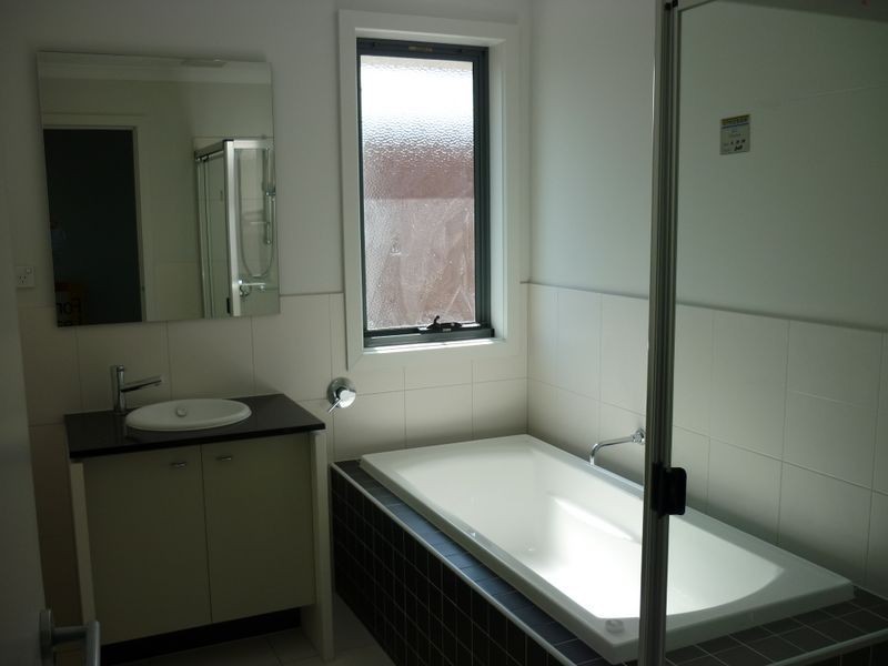 13 Parry Drive, Sunshine West VIC 3020