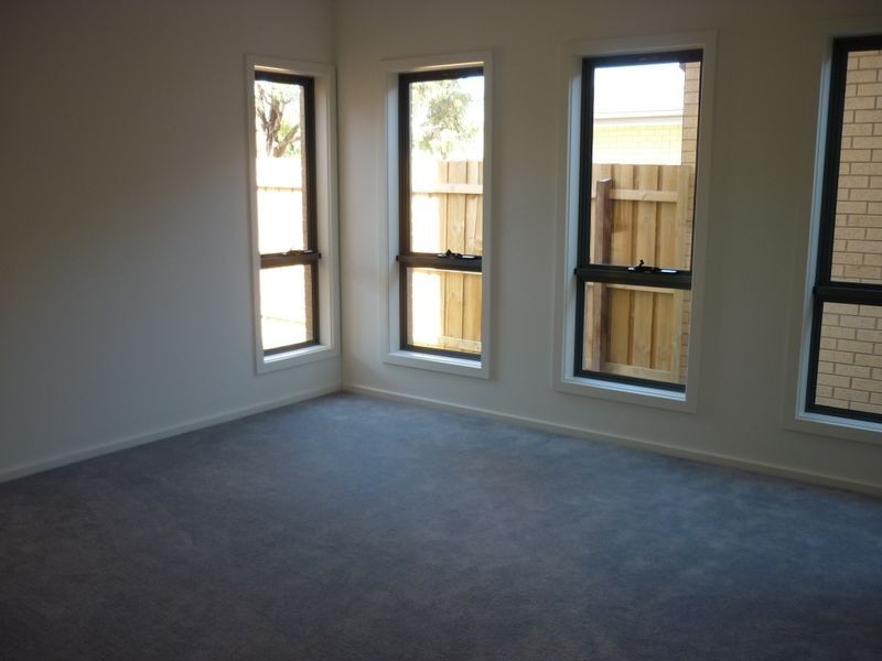 13 Parry Drive, Sunshine West VIC 3020