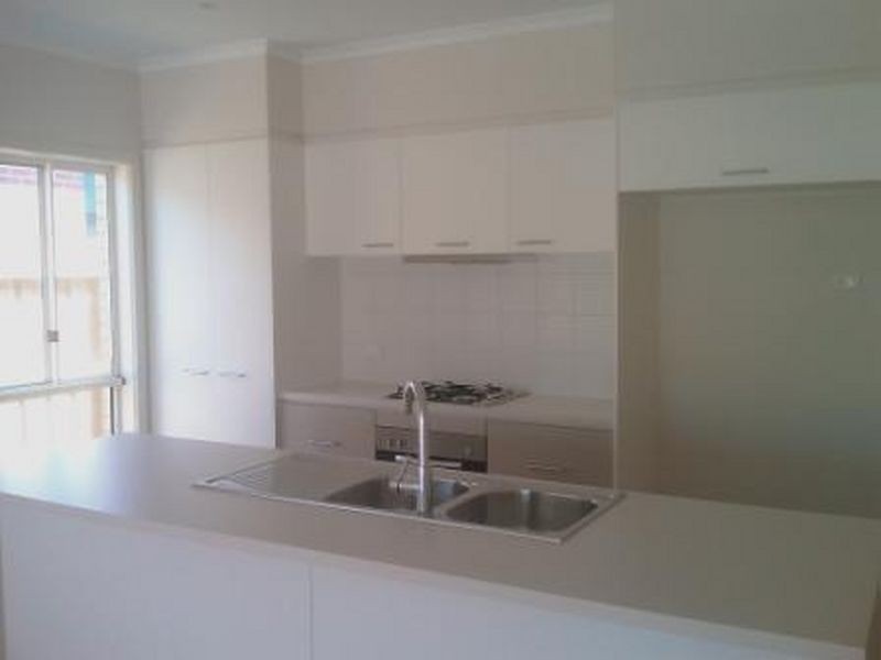 96 Duncombe Park Way, Deer Park VIC 3023