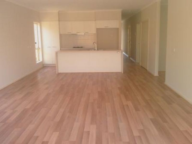 96 Duncombe Park Way, Deer Park VIC 3023