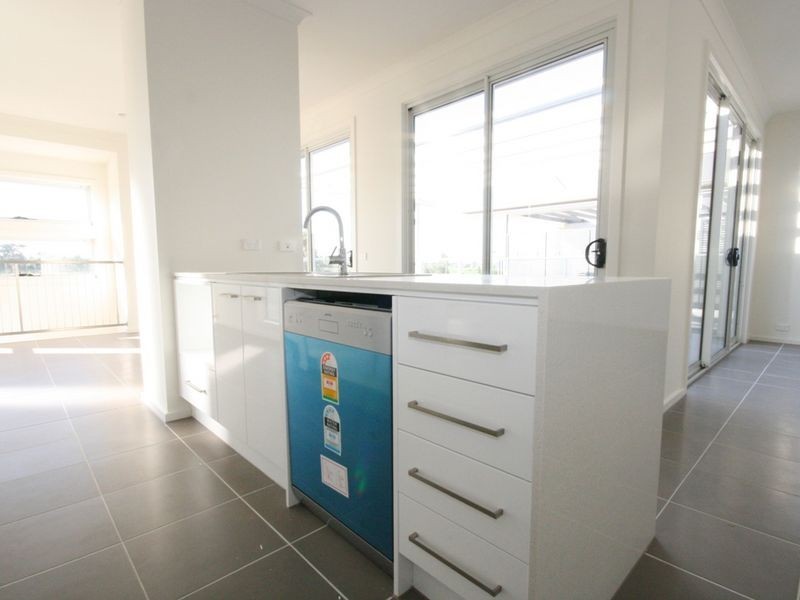 4 Crampton Square, Bonbeach VIC 3196