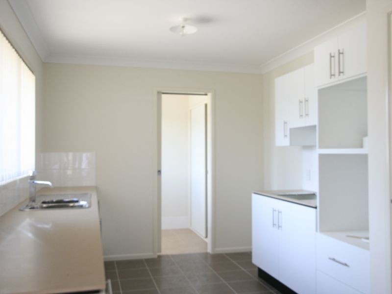 27 Eric Drive, Blackstone QLD 4304