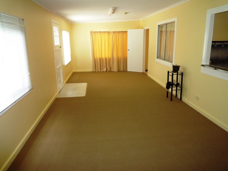 68A Cemetery Rd, Eastern Heights QLD 4305