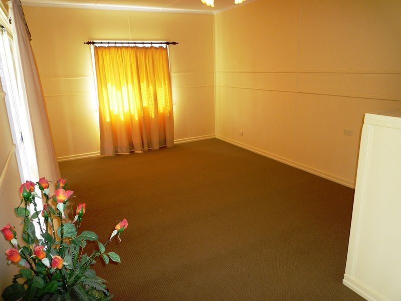 68A Cemetery Rd, Eastern Heights QLD 4305