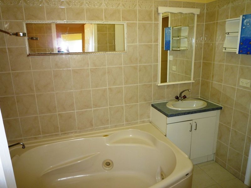 68A Cemetery Rd, Eastern Heights QLD 4305