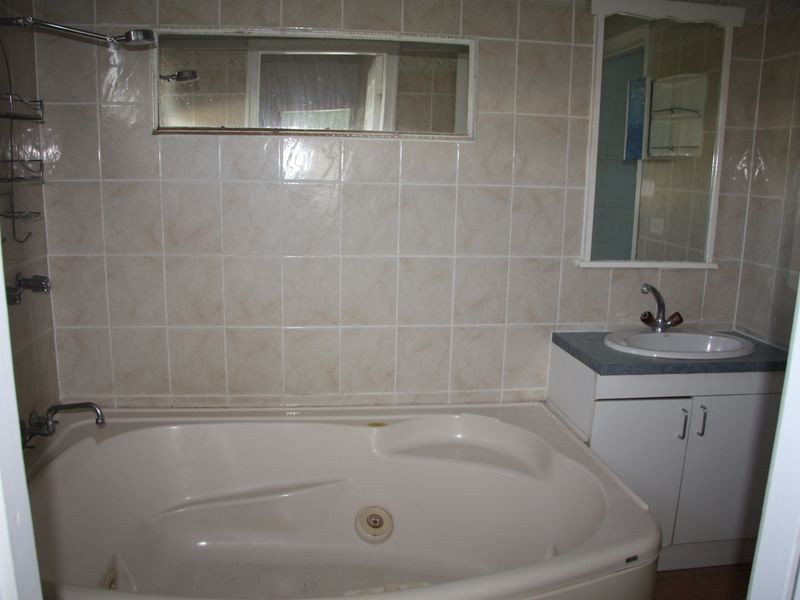 68A Cemetery Rd, Eastern Heights QLD 4305