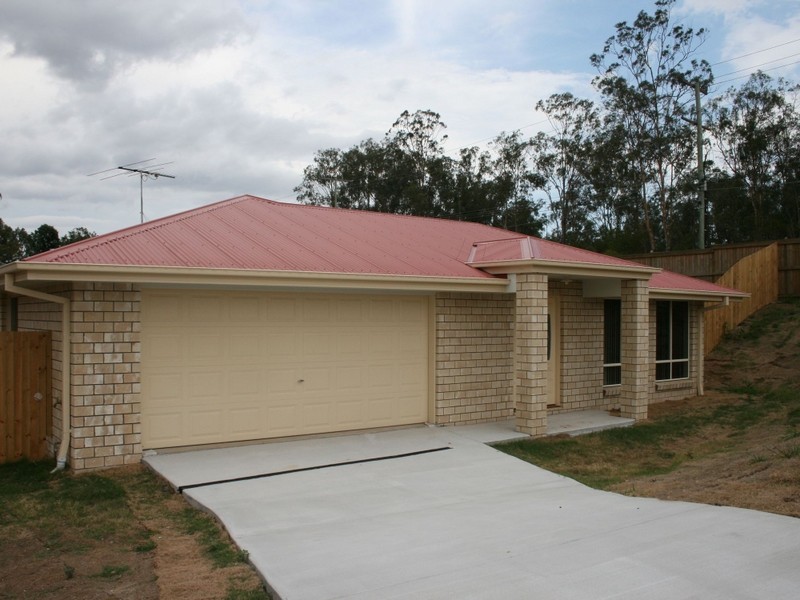 114 High Street, Blackstone QLD 4304