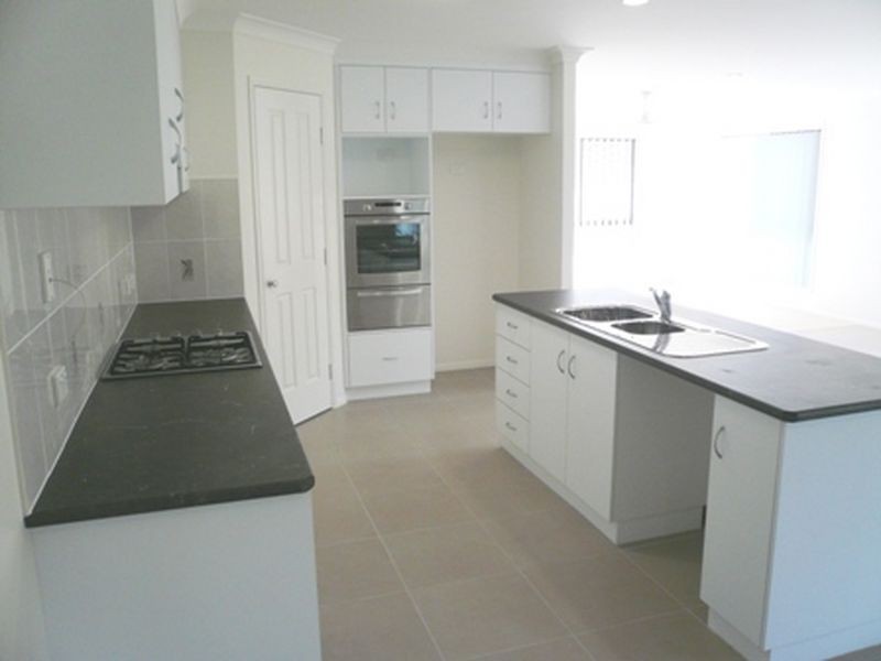 18 LILLYPILLY CRESCENT, Flinders View QLD 4305