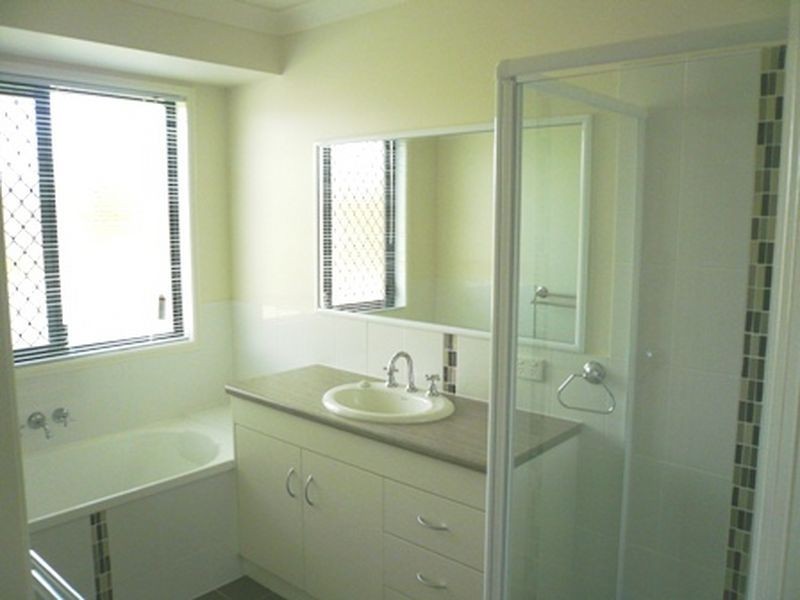 18 LILLYPILLY CRESCENT, Flinders View QLD 4305