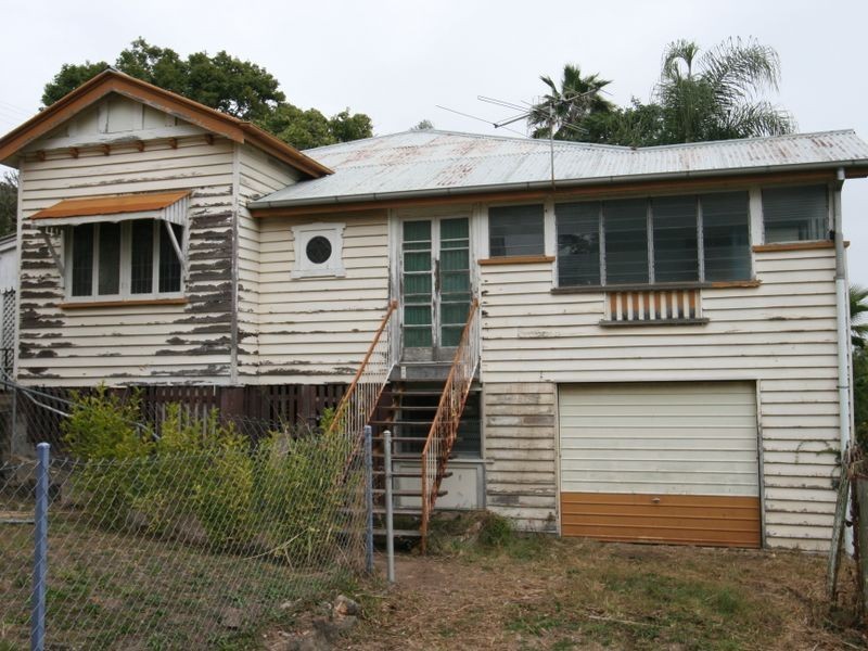 11 CHELMSFORD AVENUE, Ipswich QLD 4305