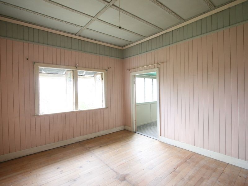 11 CHELMSFORD AVENUE, Ipswich QLD 4305