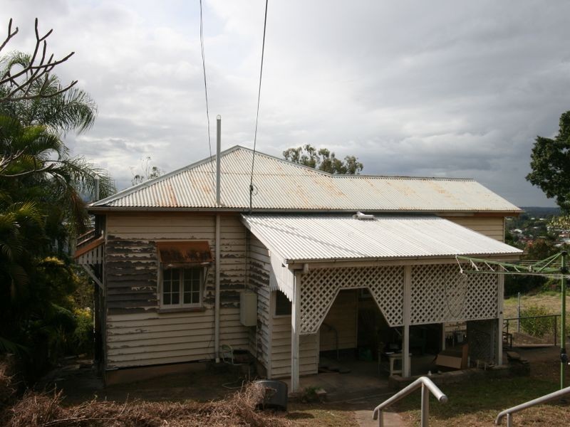 11 CHELMSFORD AVENUE, Ipswich QLD 4305