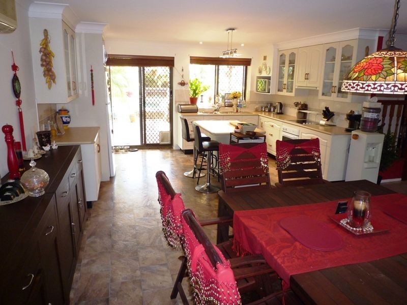 90 Reif Street, Flinders View QLD 4305