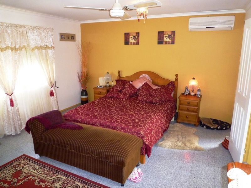 90 Reif Street, Flinders View QLD 4305