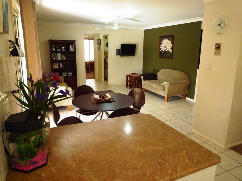 2 Oriole Close, Flinders View QLD 4305