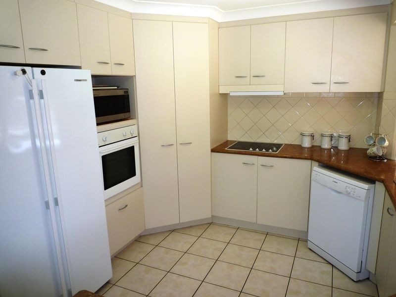 2 Oriole Close, Flinders View QLD 4305