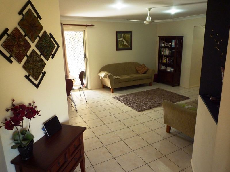 2 Oriole Close, Flinders View QLD 4305