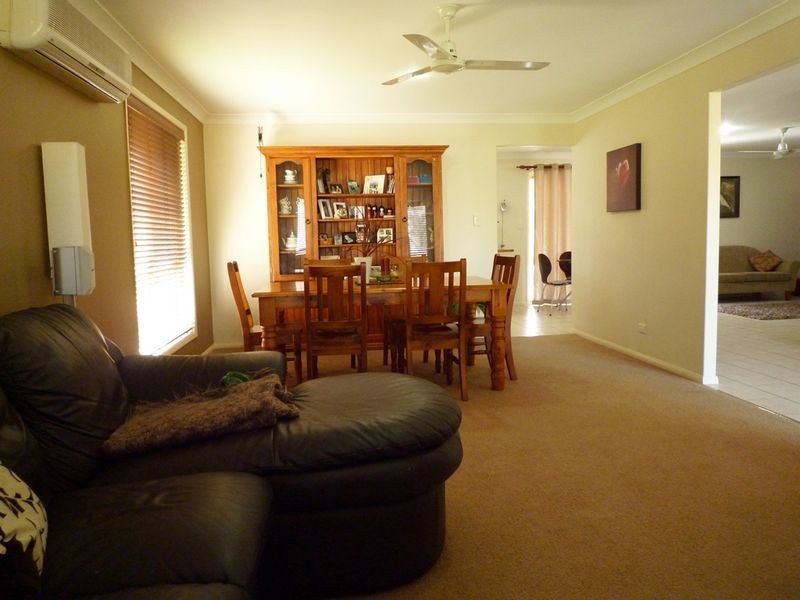 2 Oriole Close, Flinders View QLD 4305