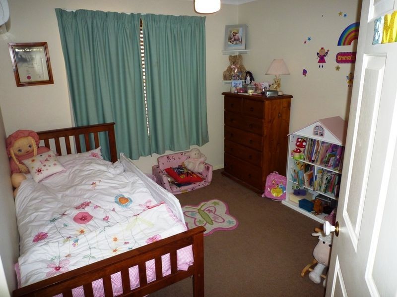 2 Oriole Close, Flinders View QLD 4305