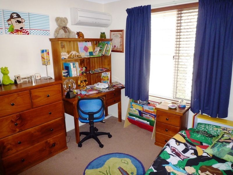 2 Oriole Close, Flinders View QLD 4305