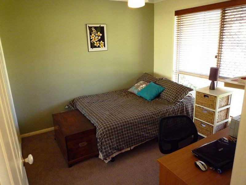 2 Oriole Close, Flinders View QLD 4305