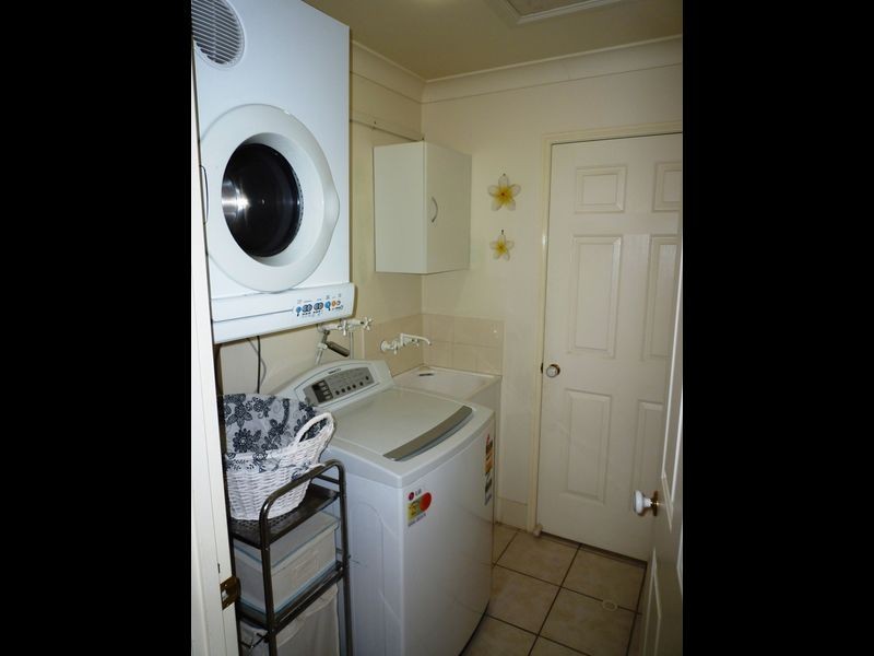 2 Oriole Close, Flinders View QLD 4305