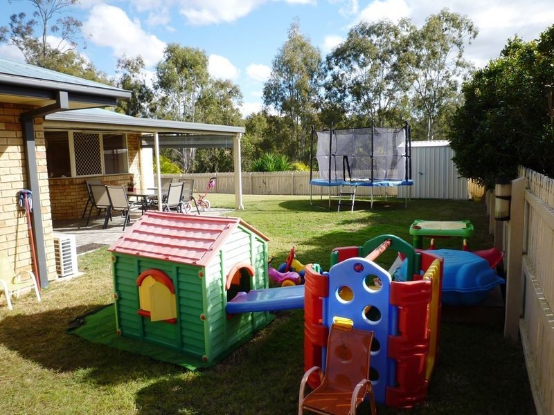 2 Oriole Close, Flinders View QLD 4305