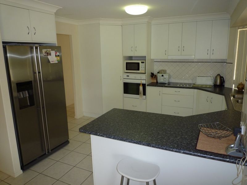 19 Alexandra Close, Flinders View QLD 4305