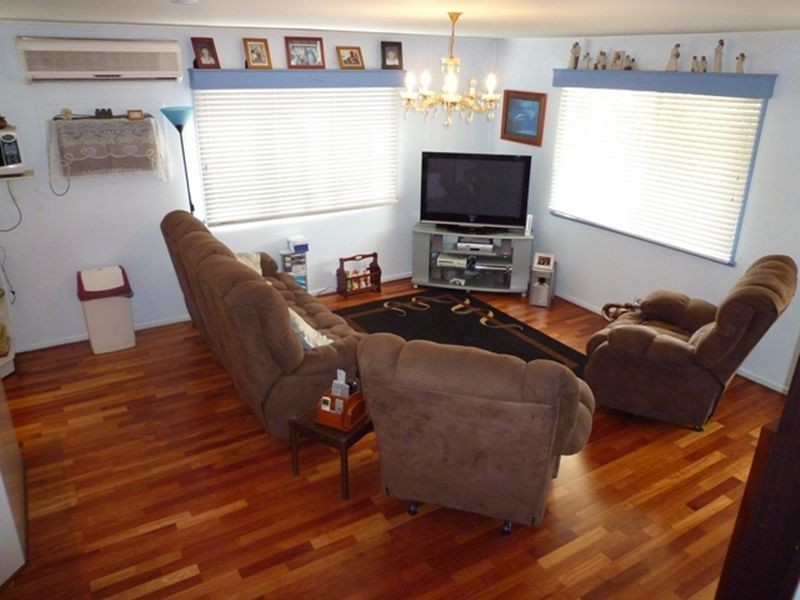 11 Cross Street, Raceview QLD 4305