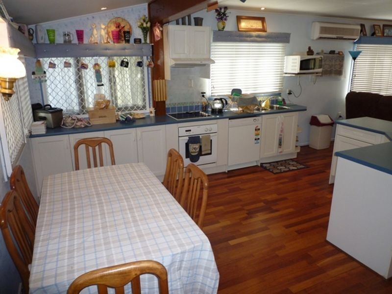 11 Cross Street, Raceview QLD 4305