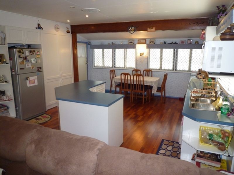 11 Cross Street, Raceview QLD 4305