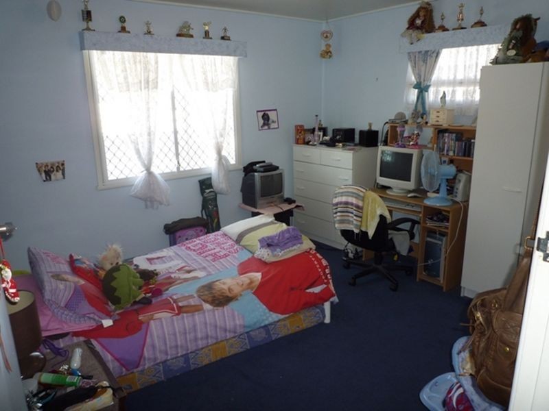 11 Cross Street, Raceview QLD 4305