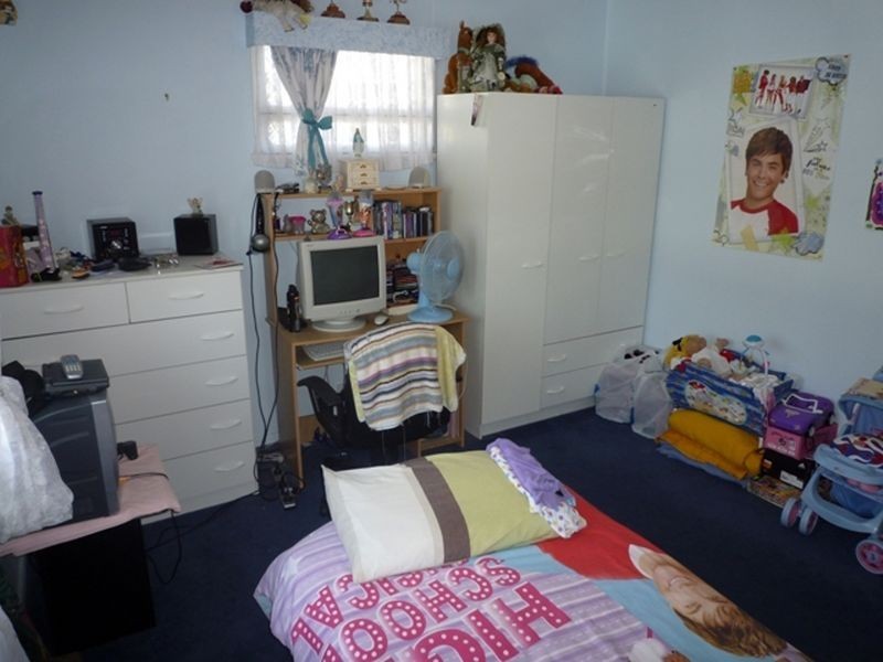 11 Cross Street, Raceview QLD 4305