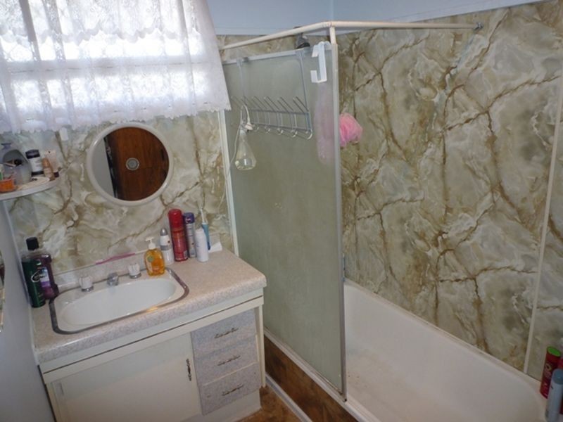 11 Cross Street, Raceview QLD 4305