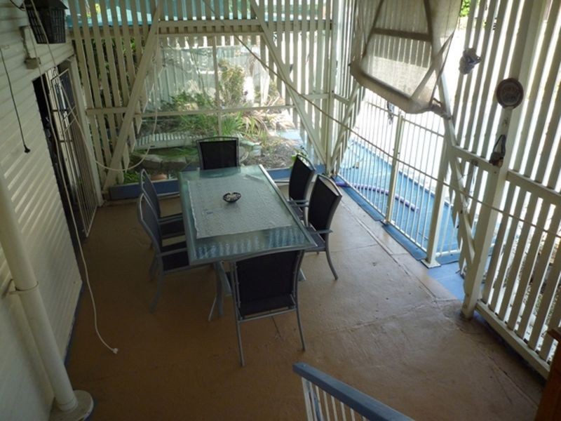 11 Cross Street, Raceview QLD 4305