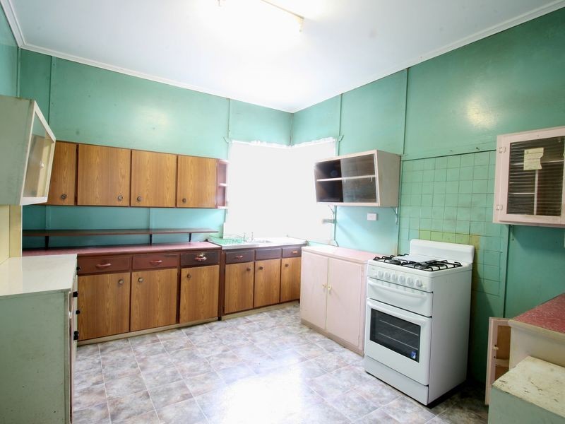 26 Grange Road, Silkstone QLD 4304