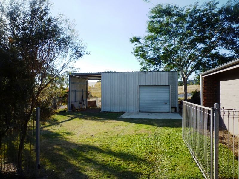 7 Bowen Place, Blackstone QLD 4304