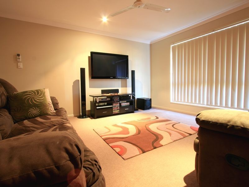 83 FAIRWAY DRIVE, Kensington Grove QLD 4341