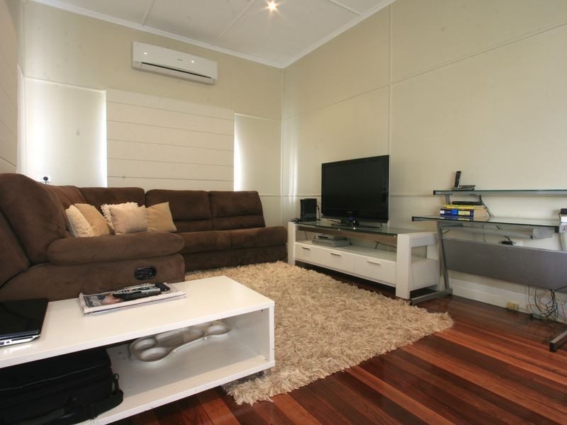 4 MCGRATH LANE, Booval QLD 4304