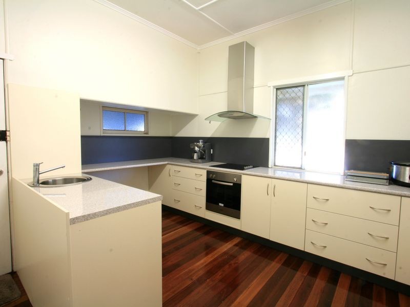 4 MCGRATH LANE, Booval QLD 4304