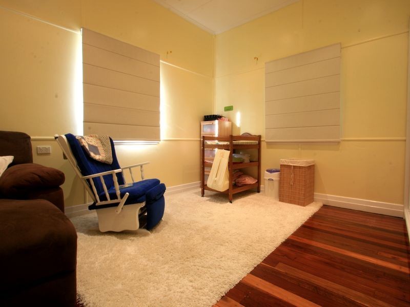 4 MCGRATH LANE, Booval QLD 4304
