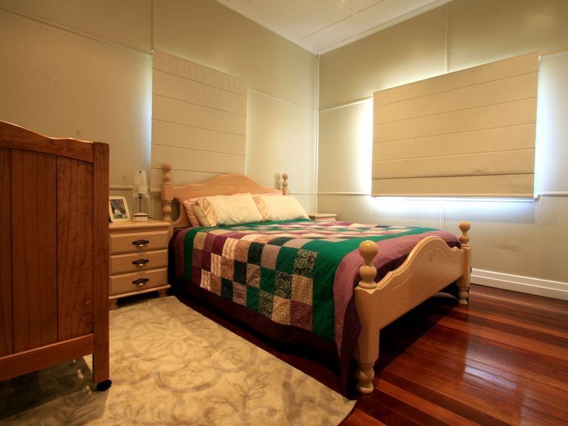 4 MCGRATH LANE, Booval QLD 4304