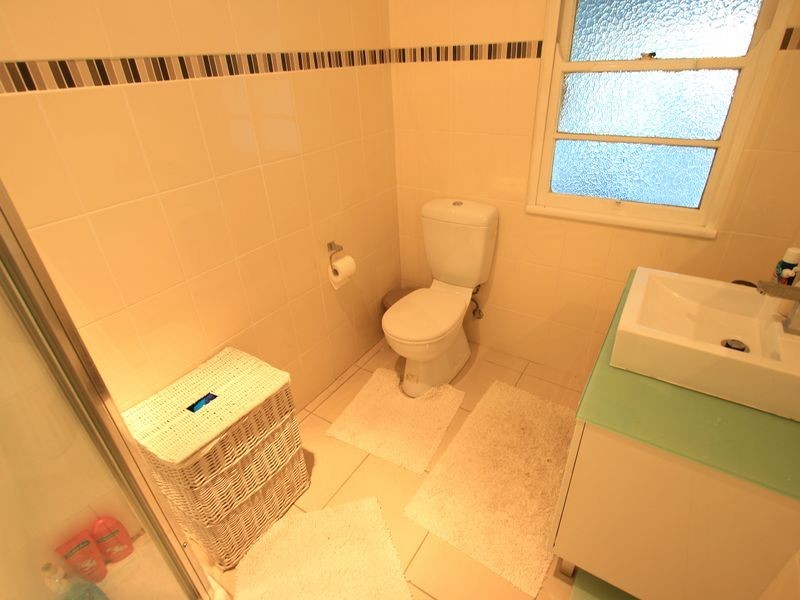 4 MCGRATH LANE, Booval QLD 4304