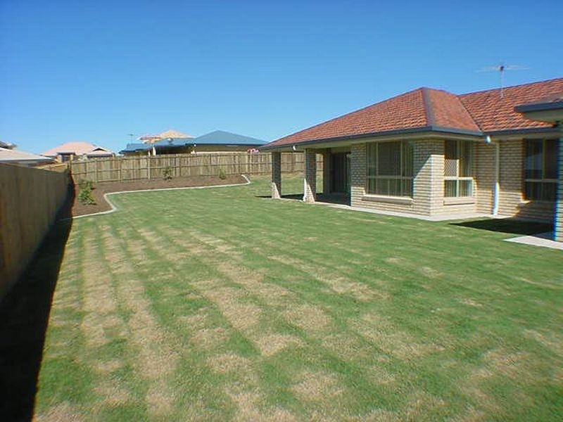 11 Regency Grove, Flinders View QLD 4305