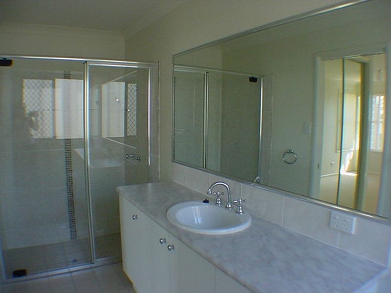 11 Regency Grove, Flinders View QLD 4305