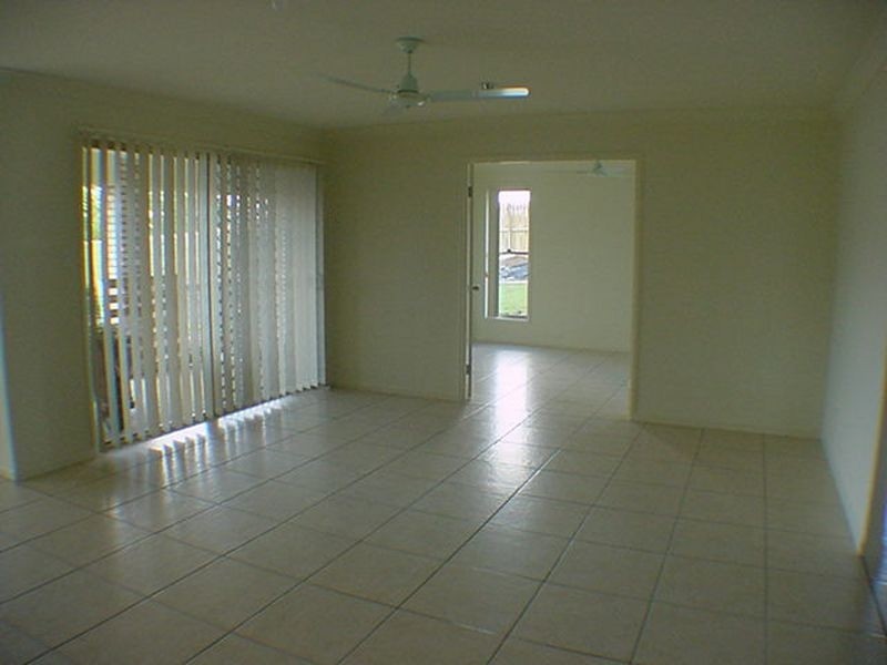 11 Regency Grove, Flinders View QLD 4305