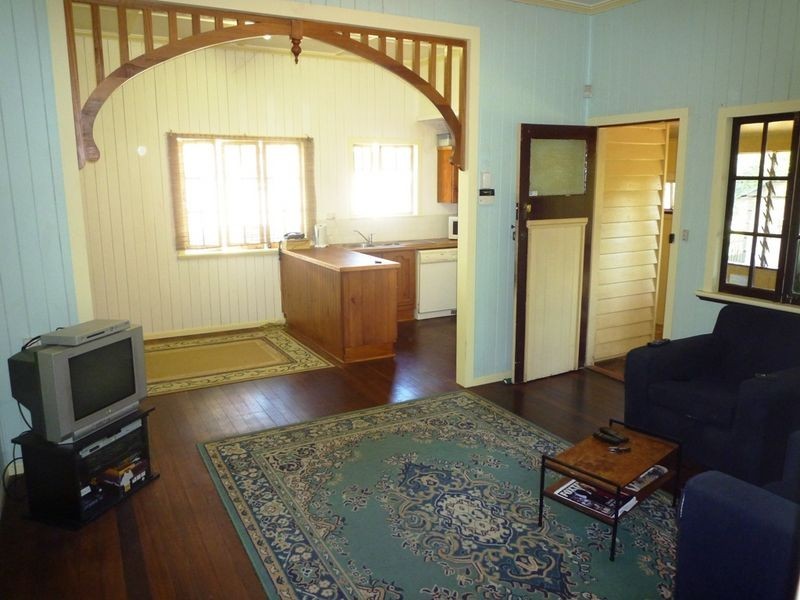 1 SIEMONS STREET, One Mile QLD 4305