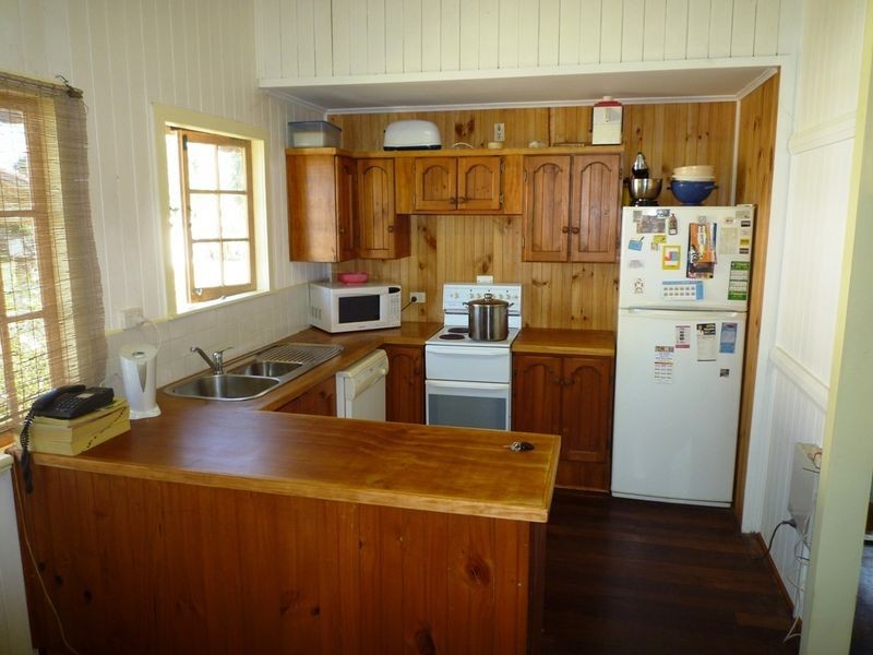 1 SIEMONS STREET, One Mile QLD 4305