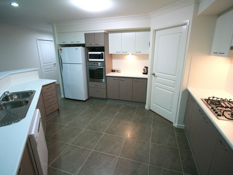 4 LOWIEN CLOSE, Kensington Grove QLD 4341